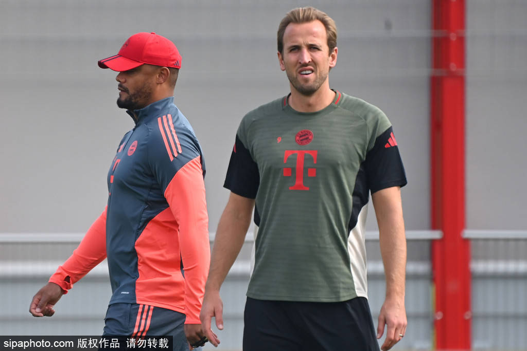 训和球员发, 正如一位球, 受到考验 训和球员发, 正如一位球, 受到考验